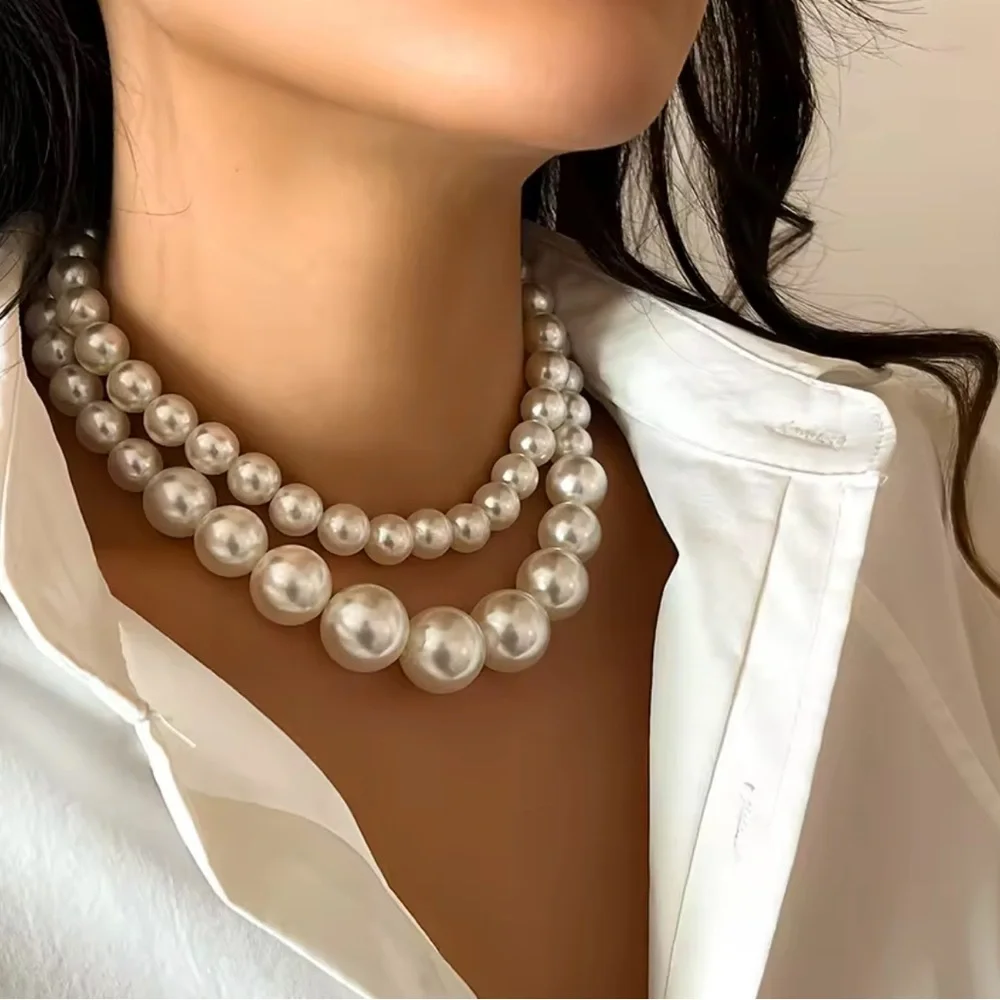 Vintage White Pearl Necklace - Picture 5 of 9